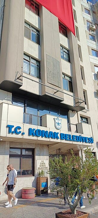 Konak Belediyesi arması